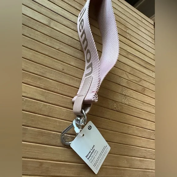 Lululemon Athletica Blush Baby Pink Never Lost Keychain Wallet Wrist Strap - Picture 9 of 11
